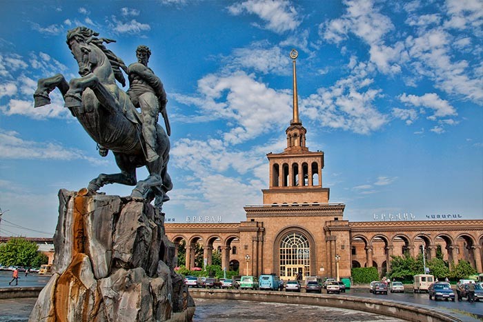 sasuntsi-david-metro-yerevan.jpg