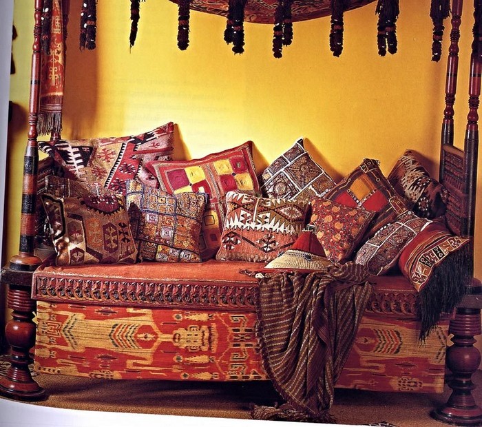 TURKISH-KILIM-RUGS-AND-CUSHION-COVERS-best-souninire-istanbul.jpg