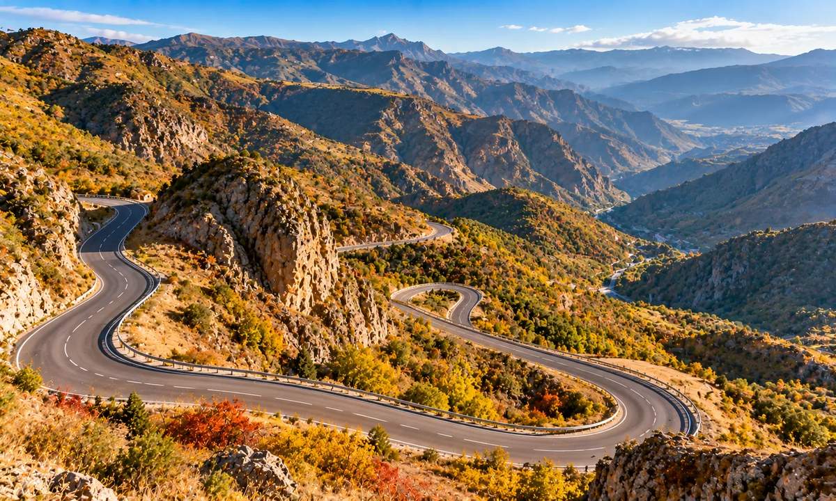 جاده کوهستانی پیچ‌درپیچ استان سیونیک ارمنستان