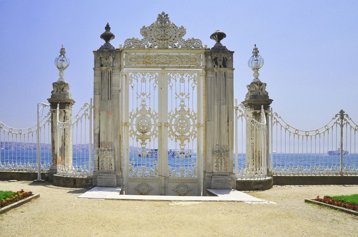 Dolmabahce-in-istanbul.jpg