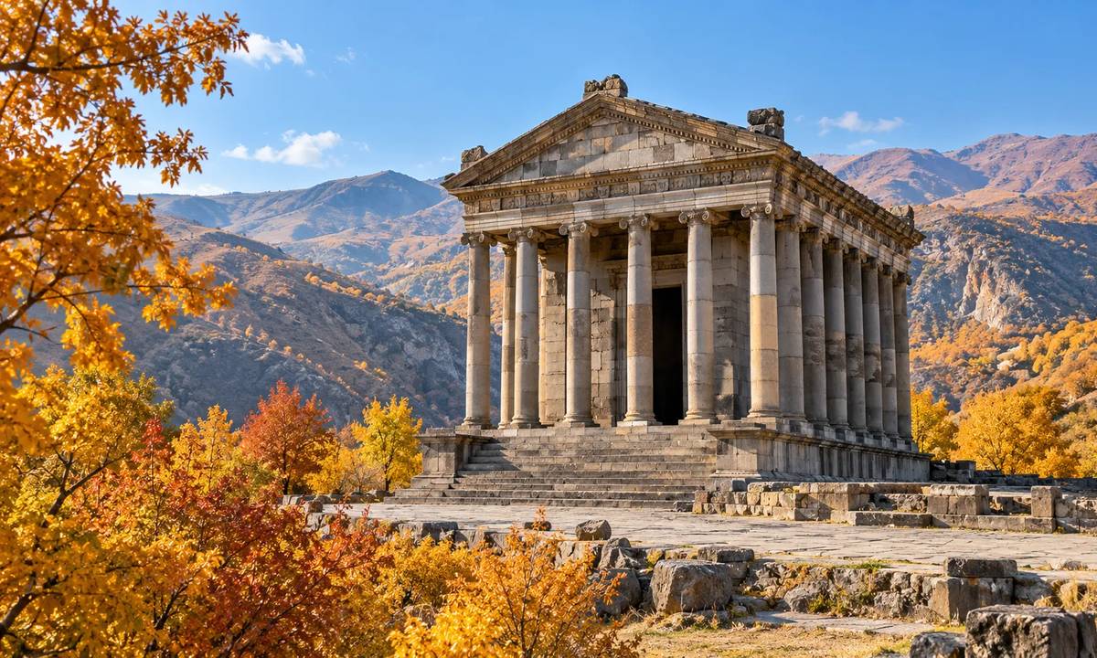 معبد گارنی ارمنستان در پاییز