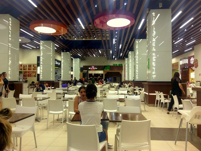 Yerevan-Mall-food-court.jpg