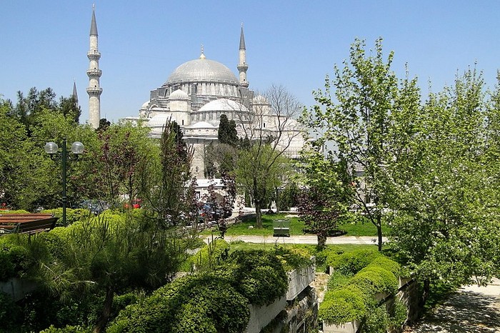 suleiman-mosque-yard-istanbul.jpg