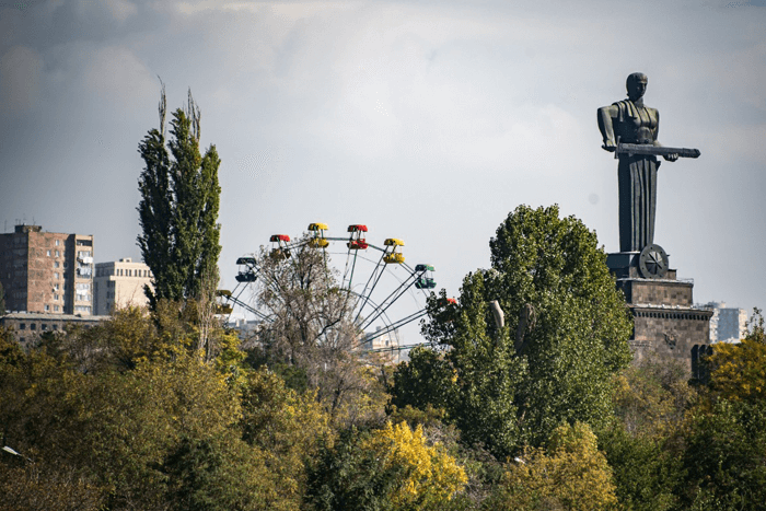 victory-park-armenia-lake.png