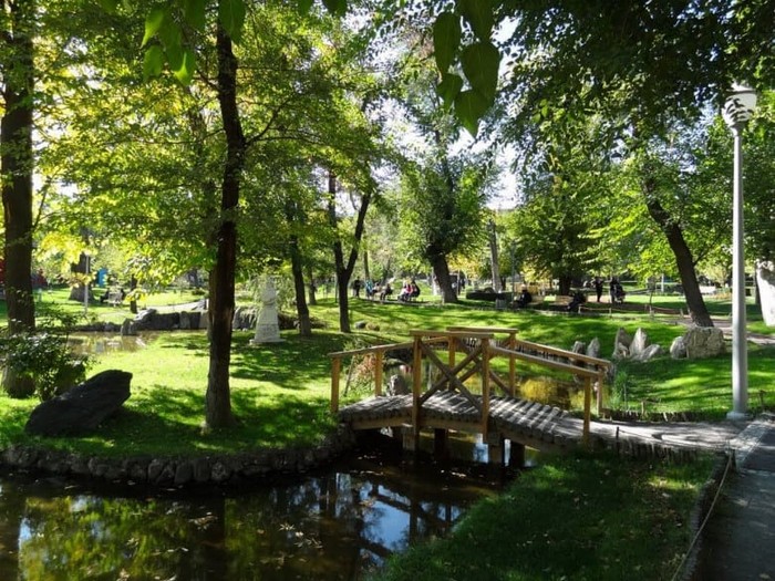 Lovers-Park-armania.jpg