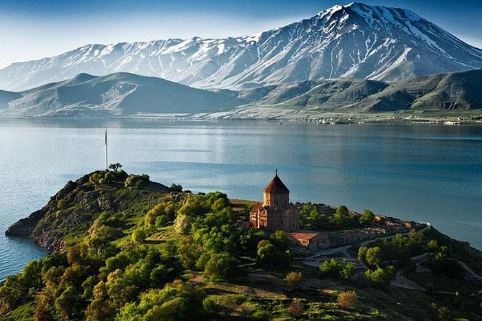 lakev-sevan-yeravan.jpg