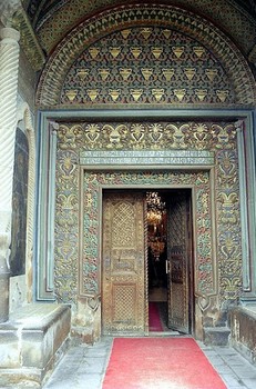 etchmiadzin-cathedral-door.jpg