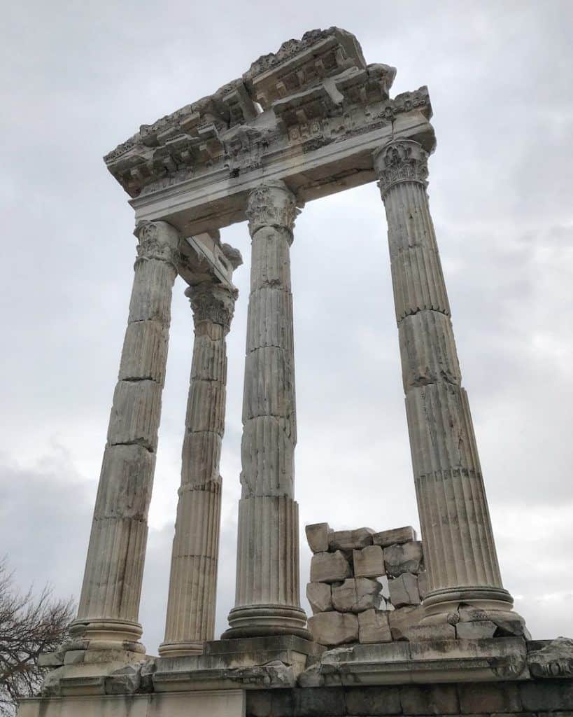 pergamon-altar-izmir-819x1024.jpg