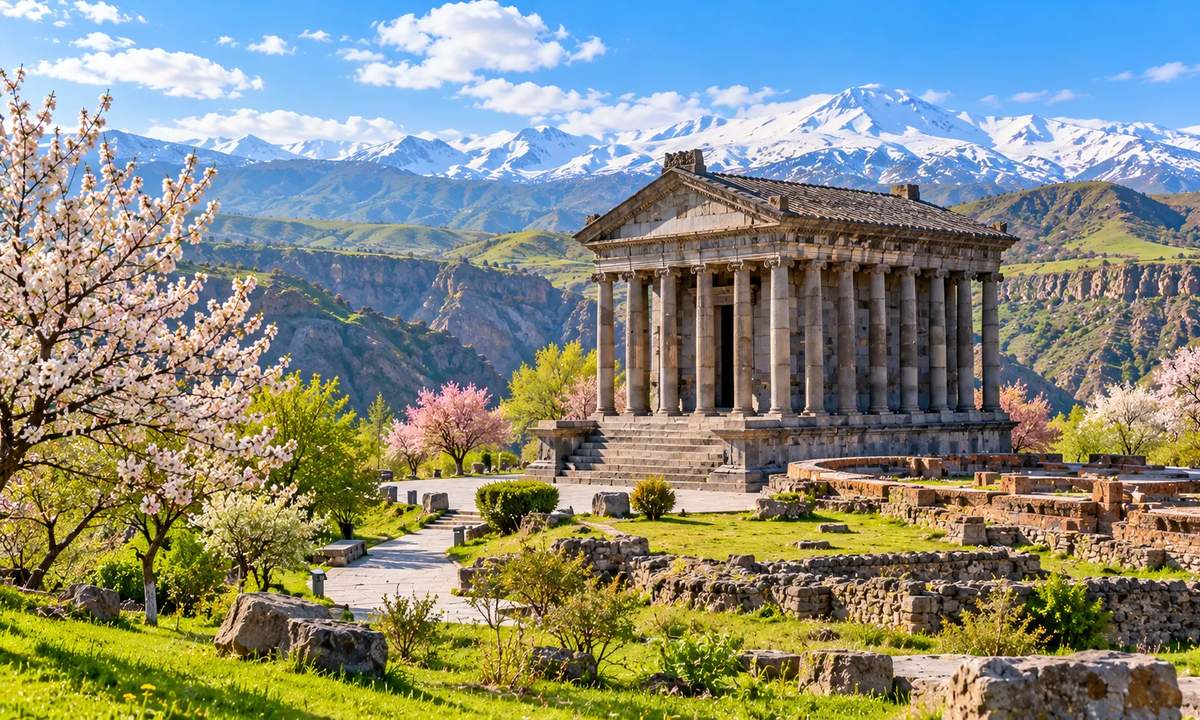 معبد گارنی ارمنستان در اوایل بهار