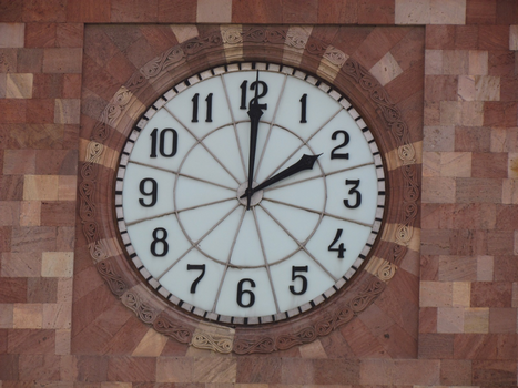 republic-square-in-armenia-clock.png