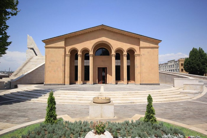 komitas-musem-yerevan-armenia.jpg