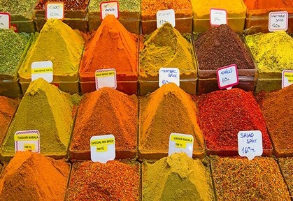 بازار خوش عطر و بوی ادویه در استانبول 