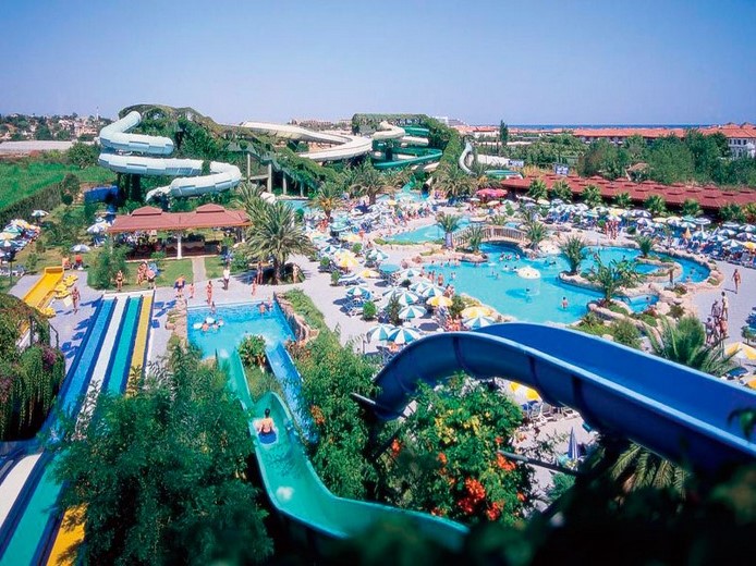 بزرگترین پارک آبی ارمنستان در شهر ایروان 